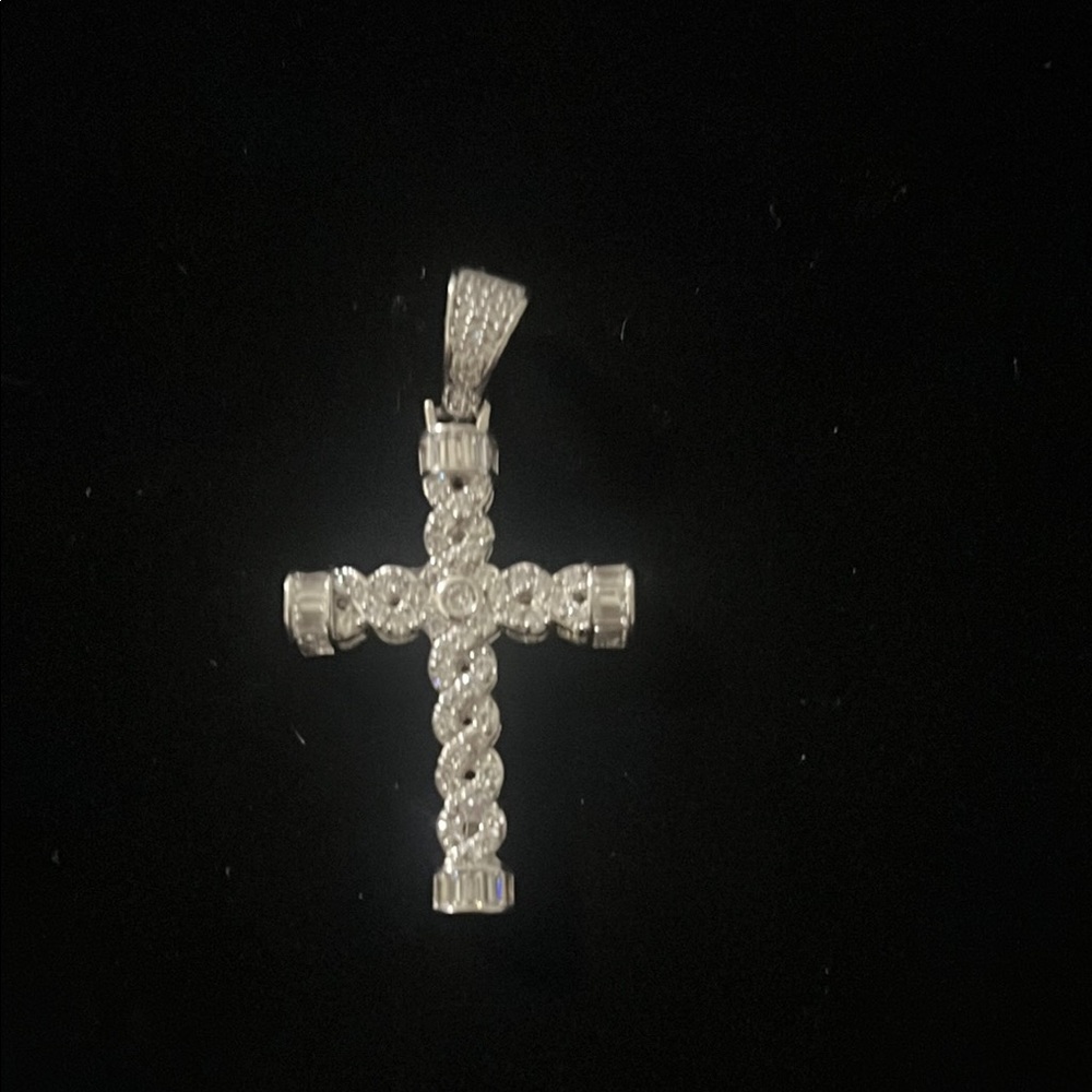 Elegant Silver Cross Pendant